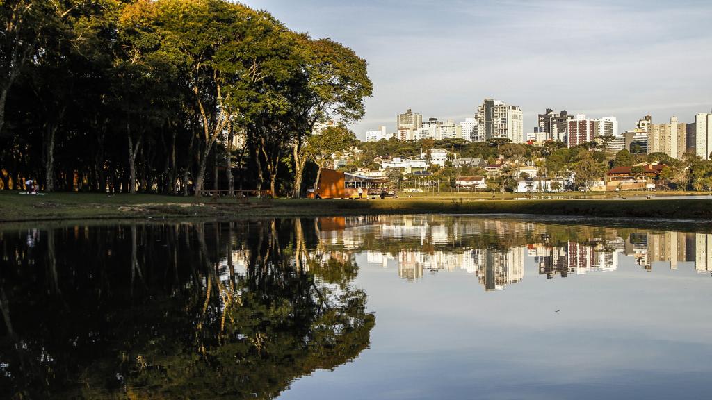Curitiba tem domingo com temperaturas amenas. Frio deve retornar com força  na próxima semana | Daniel Castellano/Gazeta do Povo