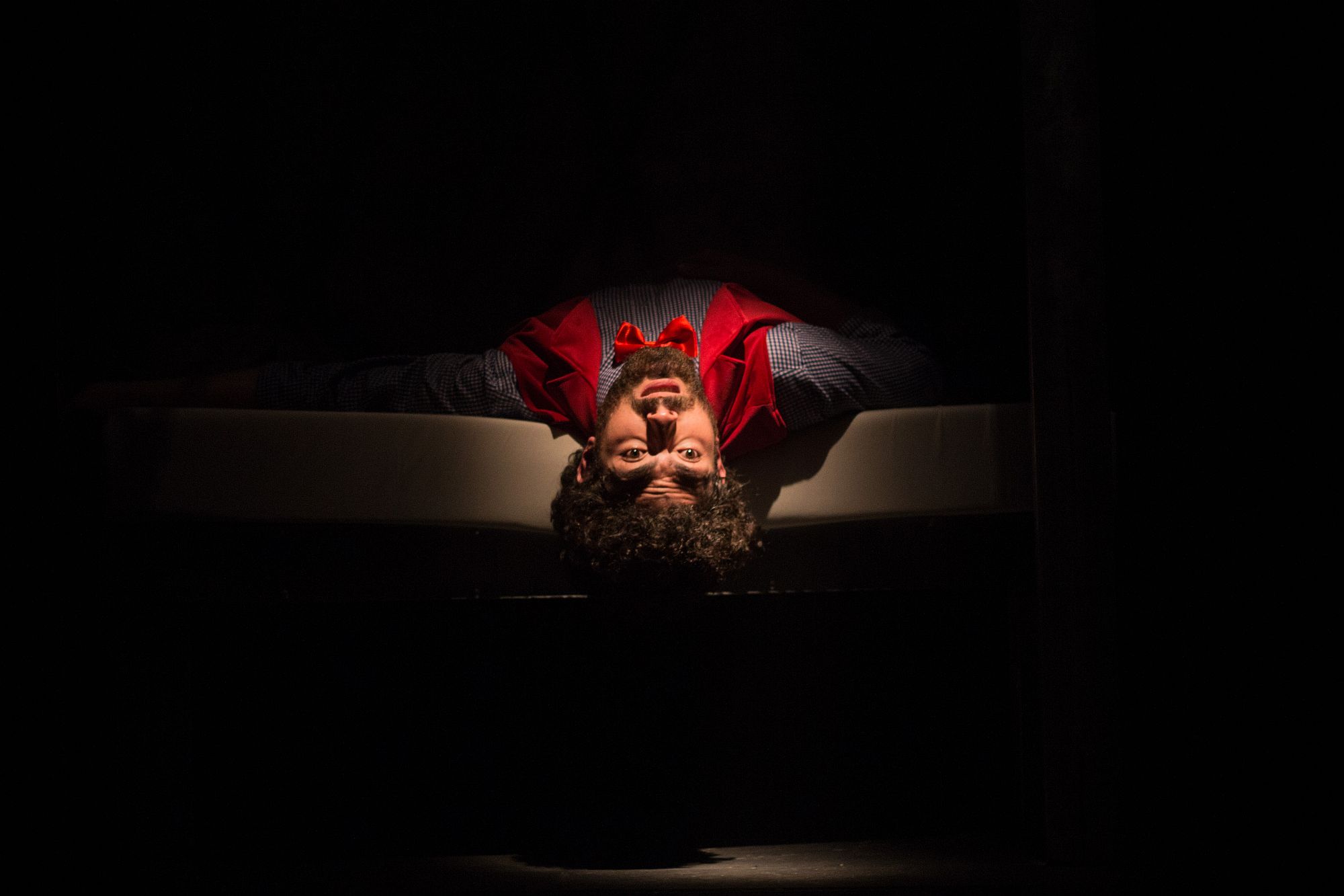 “O Homem Desconfortável” apresenta um ser infeliz com a vida, com a família, com o trabalho, amigos, sexualidade e política. | Vitor Dias/Divulgação