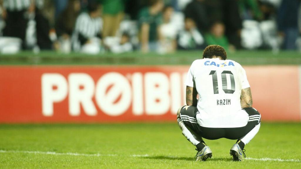 Kazim começou a partida como titular, mas não conseguiu marcar o gol da vitória do Coritiba. | Marcelo Andrade/Gazeta do Povo