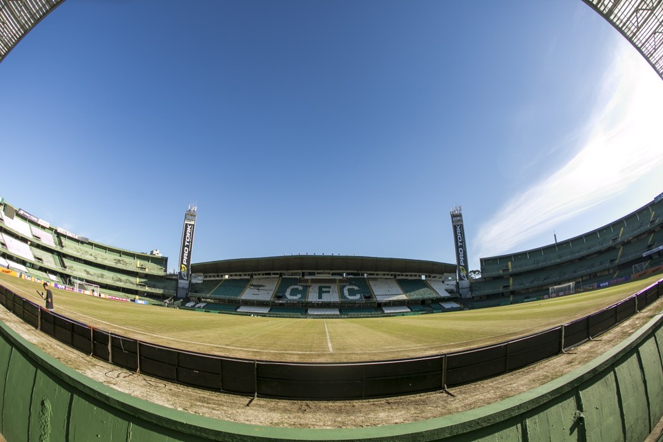 Coritiba avalia projetos para construir novo estádio em 2017 Couto Pereira seria demolido para que nova praça esportiva fosse construída em seu lugar. | Marcelo Andrade/Gazeta do Povo