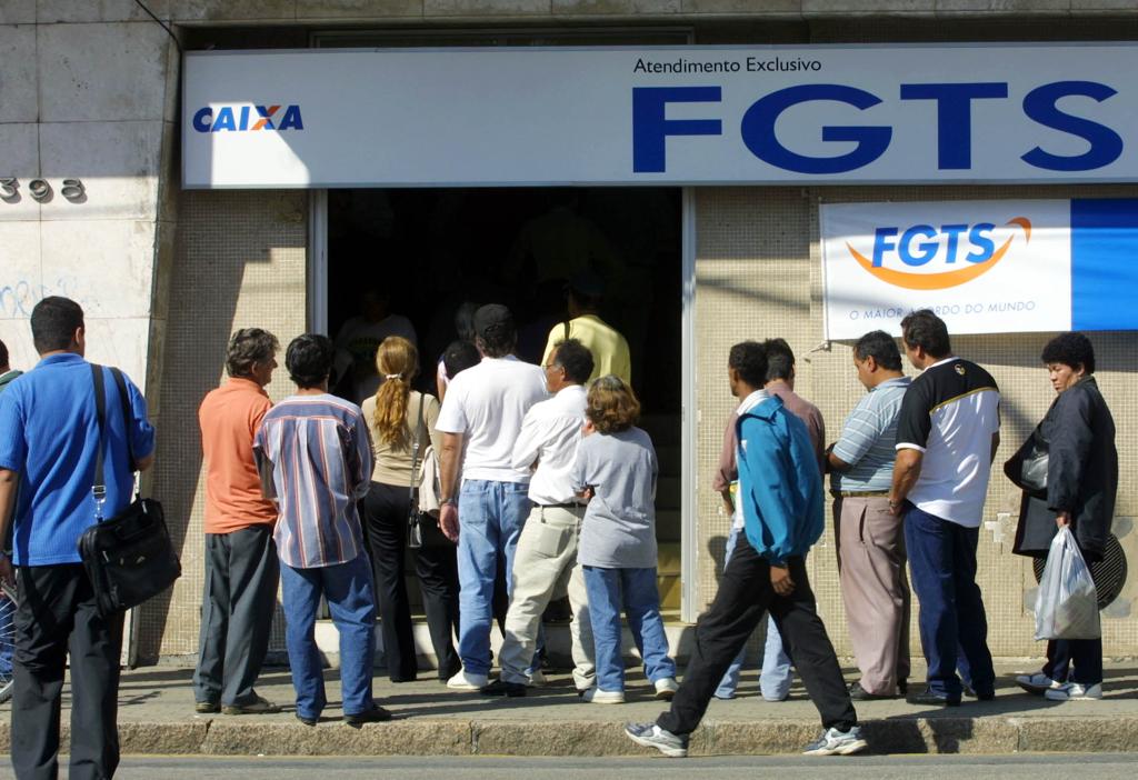 A proposta dá ao Conselho Curador do FGTS o poder de estabelecer o número de parcelas e a taxa mensal de juros a ser cobrada pelas instituições | Arnaldo Alves/Arquivo Gazeta do Povo