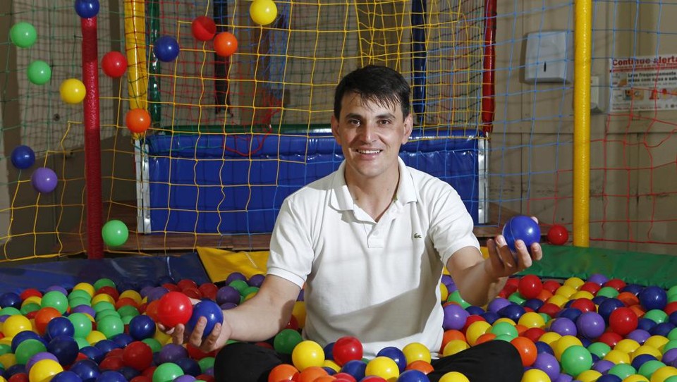 Após ser demitido, Luiz Carlos focou no negócio de festas infantis. | Antônio More/Gazeta do Povo
