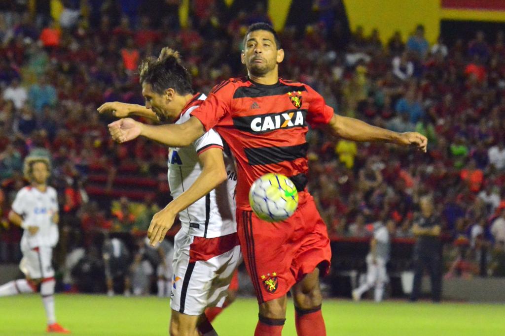 Diego Souza fez de pênalti o primeiro gol do Sport contr ao Atlético | Ademar Filho/Folhapress