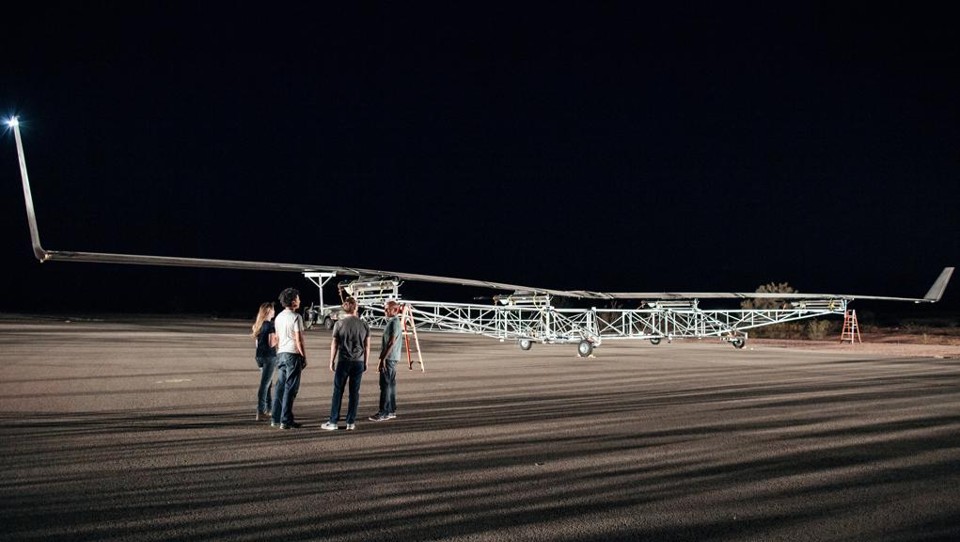 O Aquila consiste em uma grande asa de fibra de carbono, com uma envergadura similar à de um Boeing 737 | Divulgação/Facebook