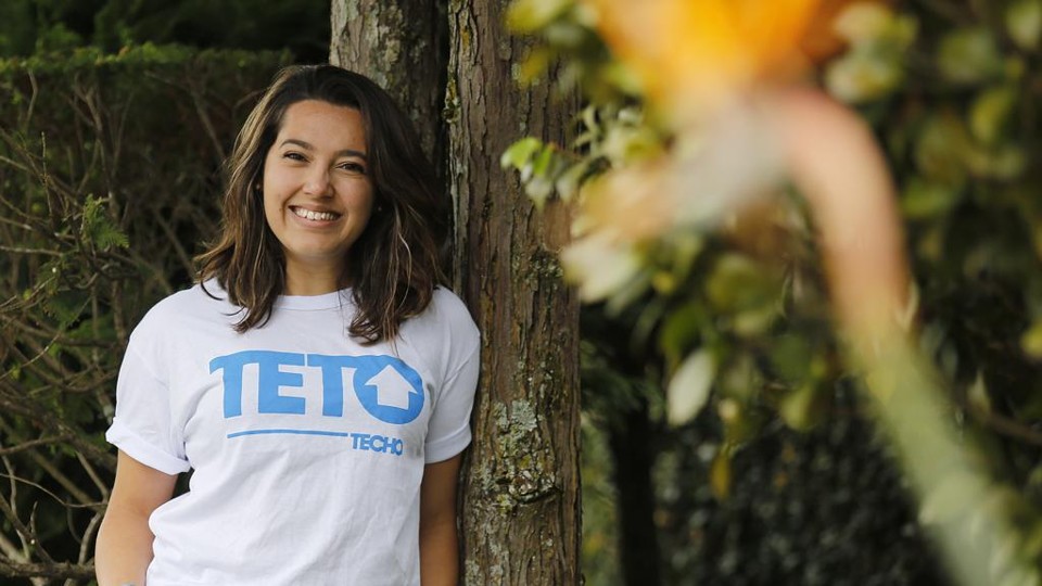 Fazer trabalho voluntário pode ajudar a conseguir um emprego Na busca por emprego, Bárbara Moraes sempre citou sua experiência como voluntária. | Jonathan Campos/Gazeta do Povo