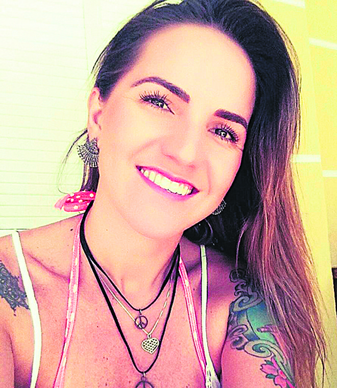 Bombeira pode ir para prisão por participar de ensaio fotográfico em Curitiba. | Arquivo pessoal/Facebook