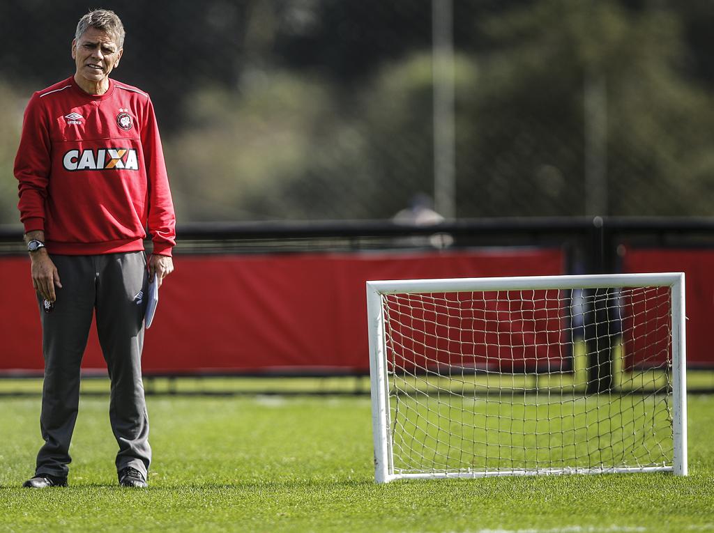 O técnico Paulo Autuori ficou mais uma vez indignado com a falta de organização do calendário da CBF. | Jonathan Campos/Gazeta do Povo