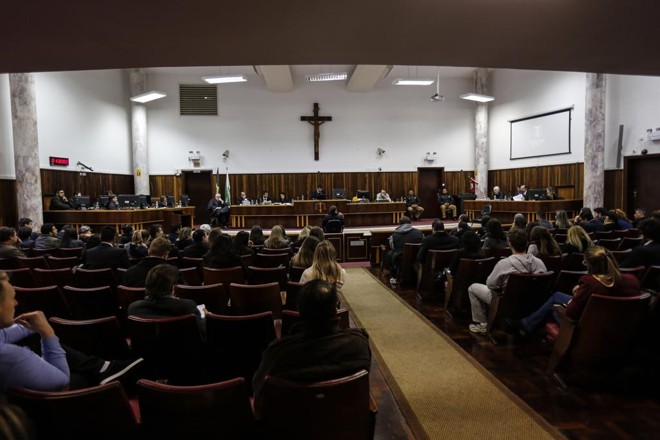 Tribunal do Júri durante o julgamento de Vanderson Benedito Correa, acusado pelo homicídio da advogada Katia Leite. | Jonathan Campos/Gazeta do Povo