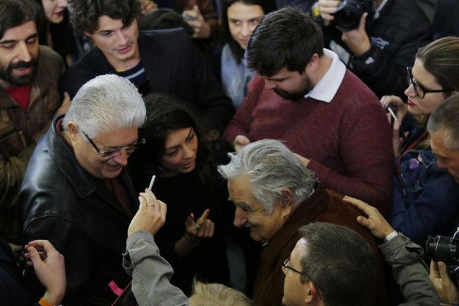 Senador Roberto Requião presente na palestra de Mujica. | Jonathan Campos Gazeta do Povo