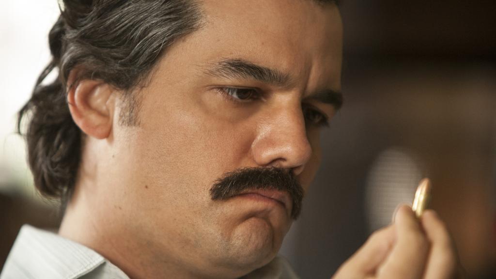 Wagner Moura em cena do seriado ‘Narcos’ | Juan Pablo Gutierrez/Netflix /