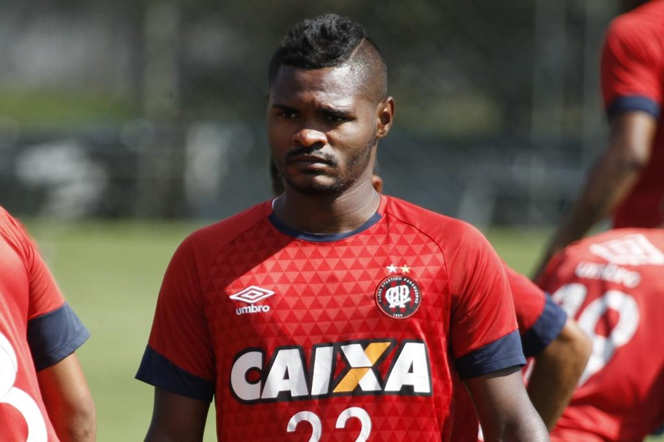 Jogador já fez nove partidas pelo Furacão no Brasileiro e não pode atuar por outra equipe na disputa. | Aniele Nascimento/Gazeta do Povo