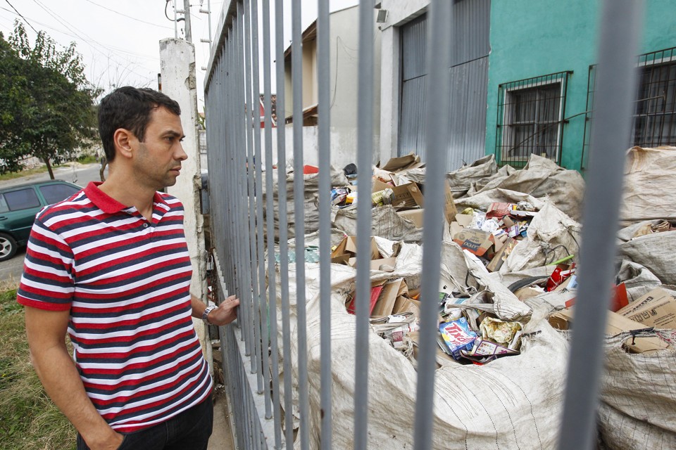 Christian Luiz da Silva, da UTFPR, é o responsável pela pesquisa sobre o lixo | Daniel Castellano/Gazeta do Povo