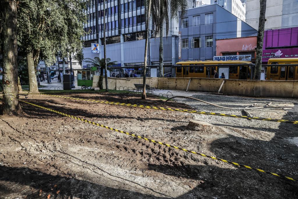 Buraco foi fechado, mas ainda faltam os acabamentos | Jonathan Campos/Gazeta do Povo