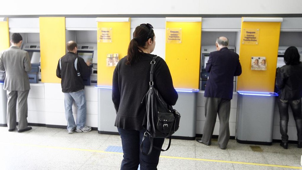 Na comparação entre 2015 e 2016, a maior variação encontrada foi de 198,25% no serviço “Depósito Identificado” no Banco do Brasil | Felipe Rosa/Gazeta do Povo