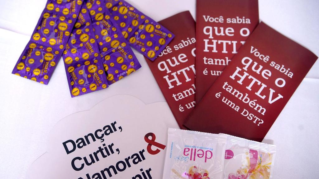 Embora haja campanhas, pesquisadores dizem que estratégia contra a aids no país é mais centrada na medicalização que na prevenção | Tânia Rêgo/Agência Brasil/ Fotos Públicas