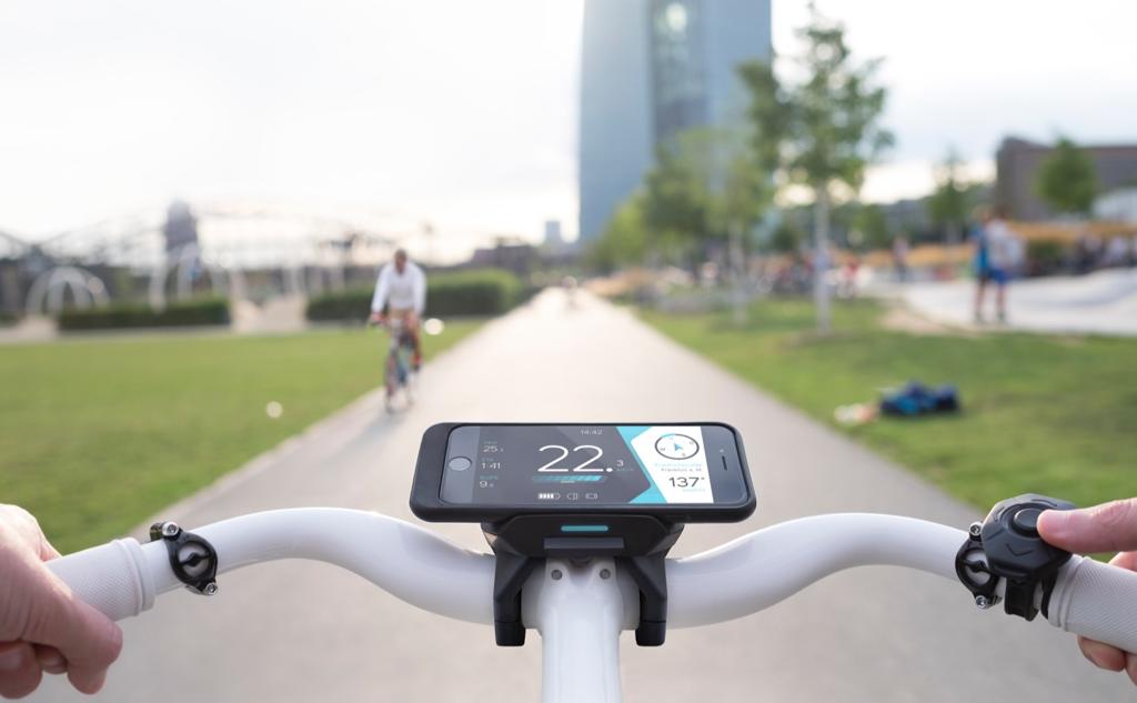 Sistema da COBI tem seis acessórios que não só indicam a melhor rota mas controlam todos os apps do celular. | Divulgação/COBI GmbH