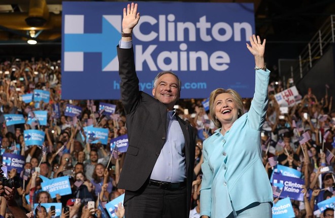 Hillary e o vice, Tim Kaine, discursaram em Miami neste sábado (23) | Justin Sullivan/AFP