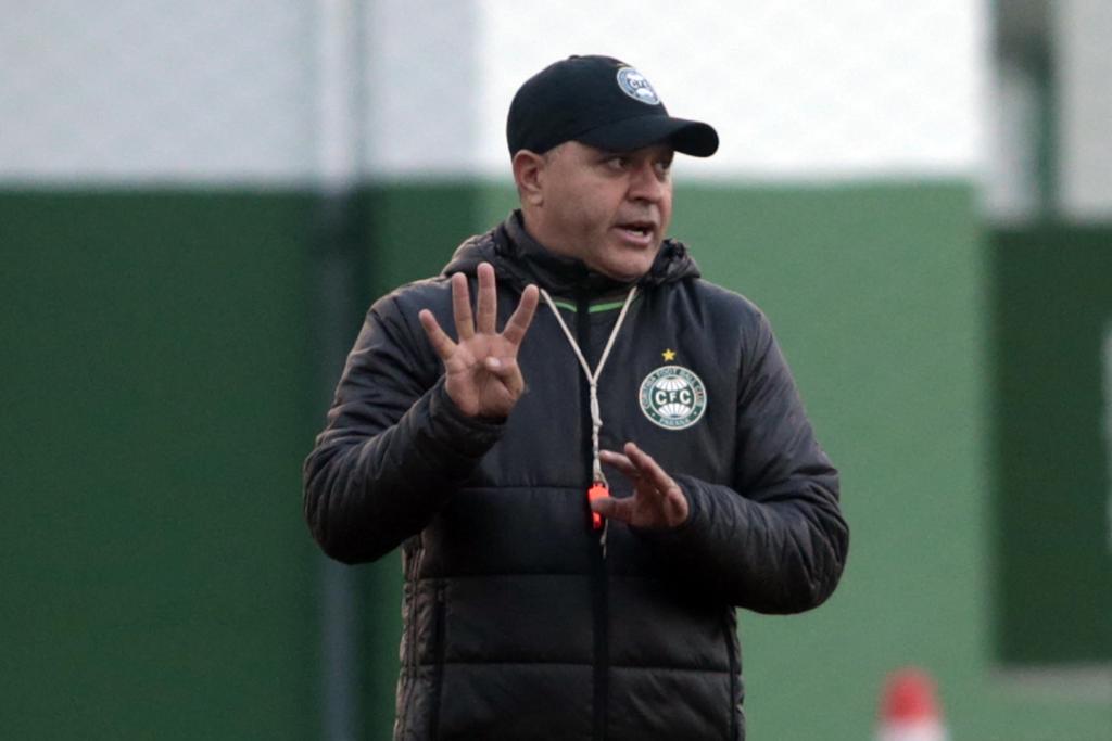 Treinador cobrou também poder de reação da equipe alviverde. | Albari Rosa/gazeta do povo