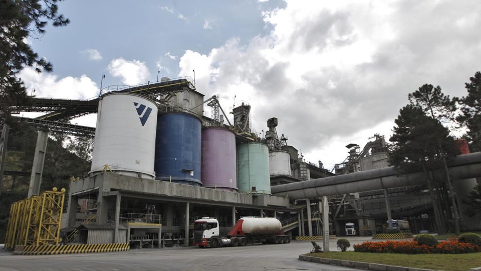 Fábrica da Votorantim em Rio Branco do Sul. Programa de trainee tem vagas em Curitiba | DANIEL CASTELLANO