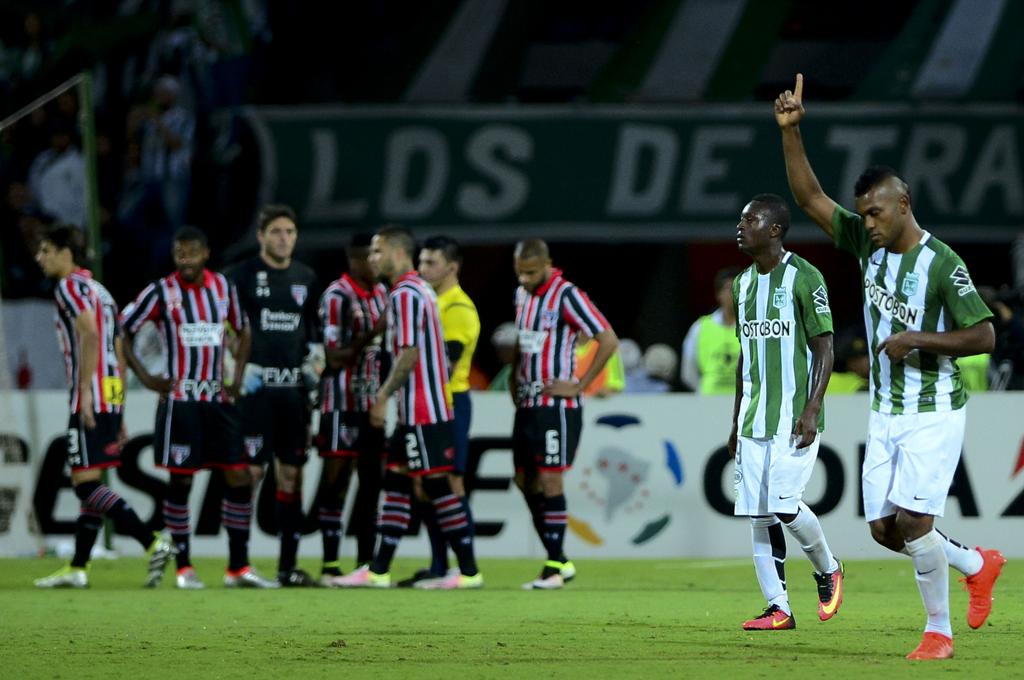 São Paulo tomou virada do Nacional e foi eliminado da Libertadores | RAUL ARBOLEDA/AFP