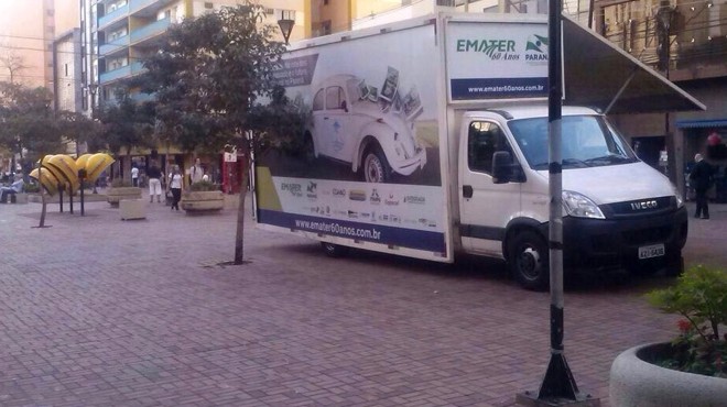 Londrinenses puderam conferir um pouco da história da Emater com a exposição do Fusca da entidade, que ficou exposto na cidade nesta segunda (4) e terça-feira (5) | Marketing/Gazeta do Povo