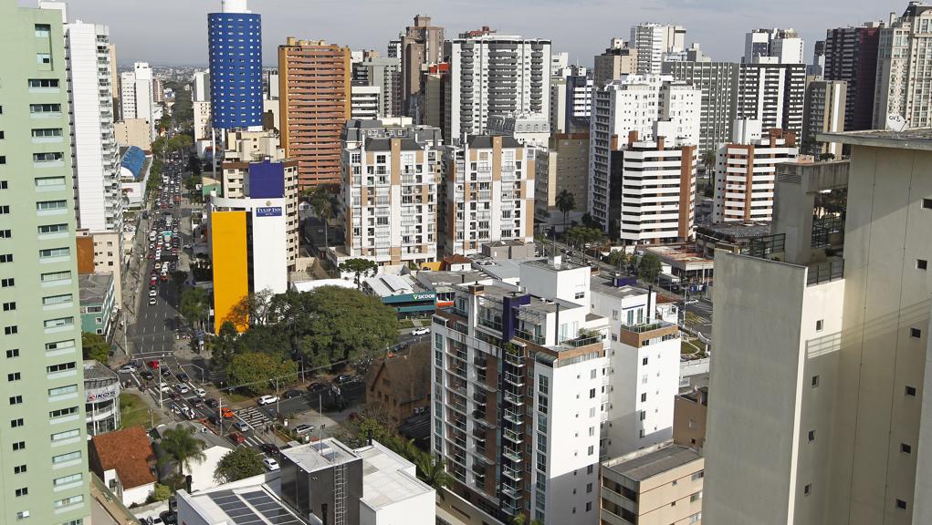 Mercado de imóveis com preço mais alto também foi afetado pela crise econômica e política do país. | Antônio More/Gazeta do Povo