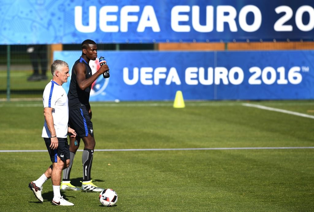 Deschamps e Pogba conversam na véspera da semifinal contra a Alemanha