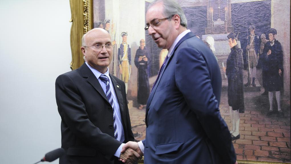 Osmar Serraglio e Eduardo Cunha se encontraram em sessão da CCJ nesta terça-feira (12). | Alex Ferreira/Câmara dos Deputados