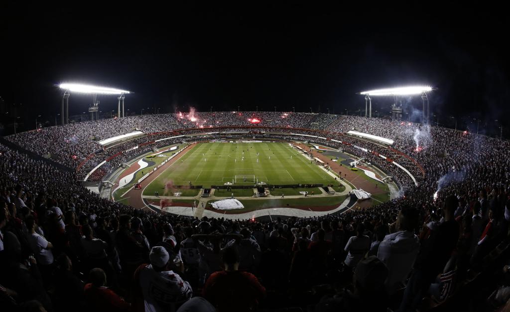 Torcedores brigaram no Morumbi após o jogo entre São Paulo e Nacional | MIGUEL SCHINCARIOL/AFP