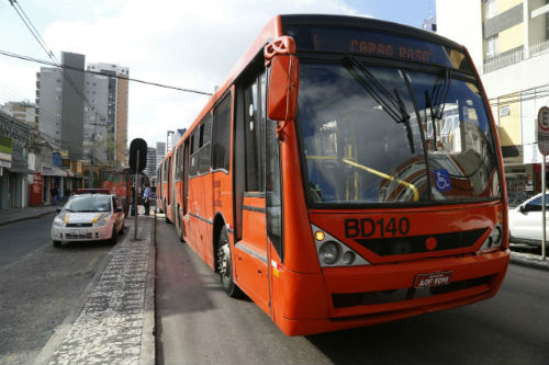 Acidente foi na Avenida República Argentina | Átila Alberti /Tribuna do Paraná