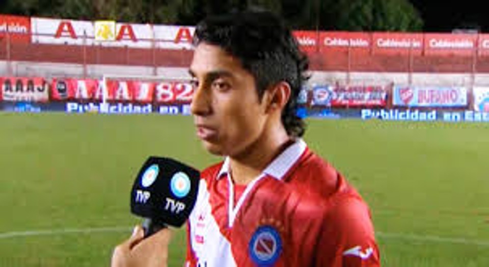Atlético negocia com Luciano Cabral, jovem promessa argentina Com 21 anos, Luciano Cabrakl | Argentino Juniors TV