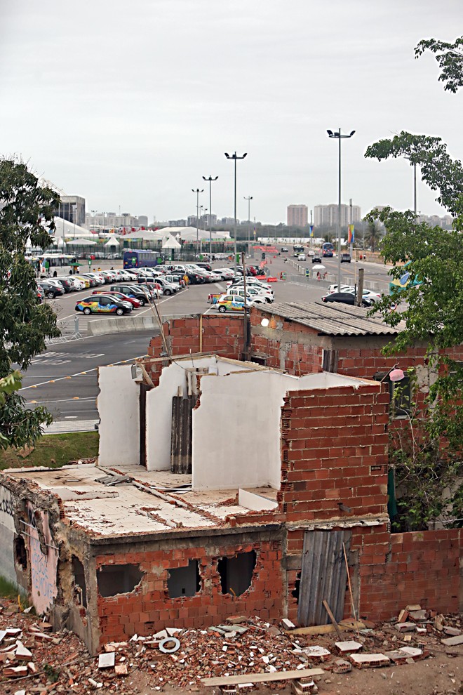 Estacionamento do Parque Olímpico foi erguido no terreno de antigas casas da Vila Autódromo. | Albari Rosa/Gazeta do Povo