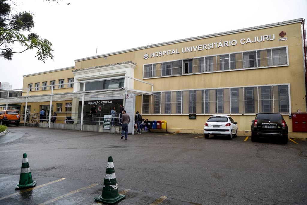 Um dos três feridos graves foi encaminhado ao Hospital Cajuru. | Henry Milleo/Gazeta do Povo