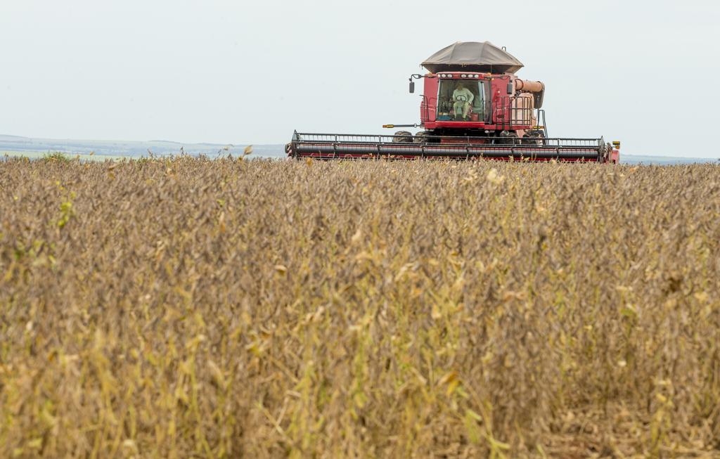 Do volume total destinado no ano safra 2015/16, R$ 4,7 bilhões serão aplicados na aquisição de máquinas e equipamentos agrícolas | Hugo Harada/Gazeta do Povo