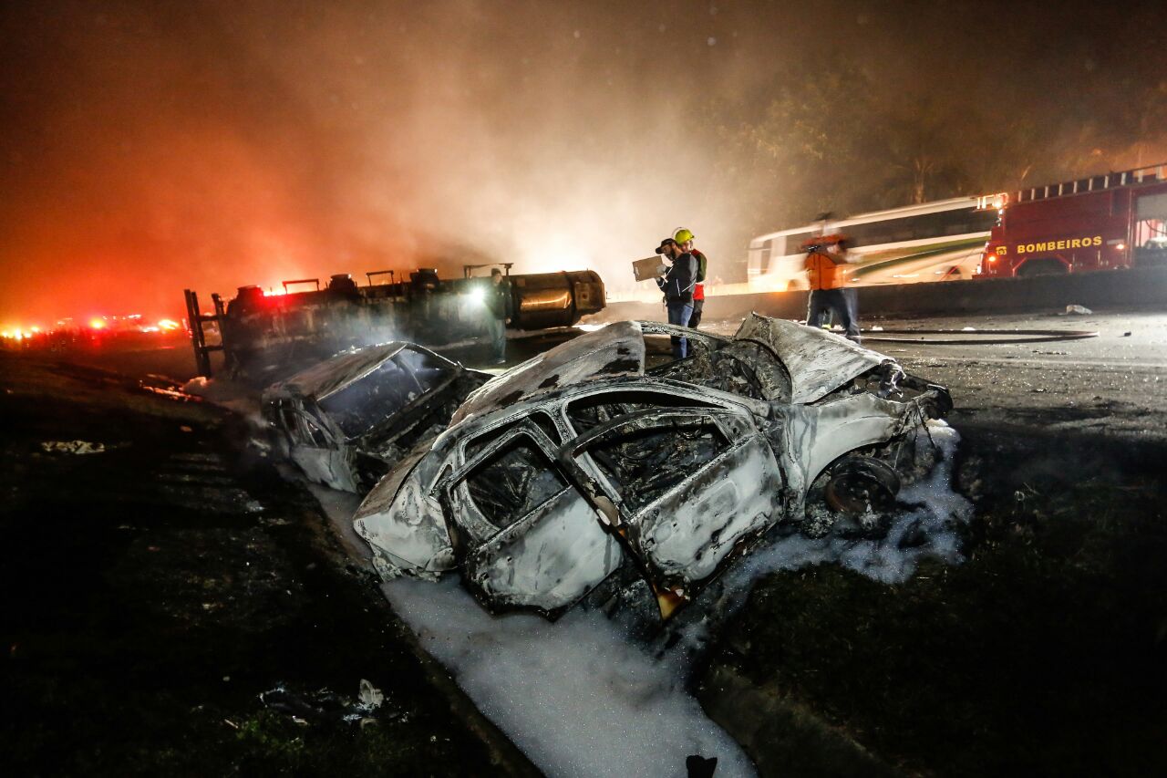 Acidente ocorreu na noite de domingo. | Daniel Castellano/Gazeta do Povo