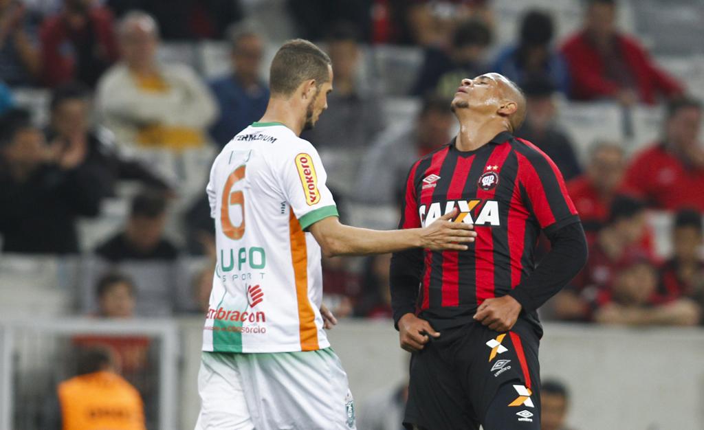 Walter afirma que a confiança do técnico Paulo Autuoriai pesou para seguir no Furacão. | Daniel Castellano/Gazeta do Povo