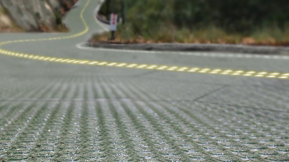 Mais duráveis que o asfalto, as placas solares têm saída para águas pluviais e a característica modular facilita a manutenção. | Divulgação/SolarRoadways