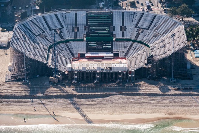 Arena do Vôlei de Praia: espaço foi montado na praia de Copacabana | YASUYOSHI CHIBA/AFP