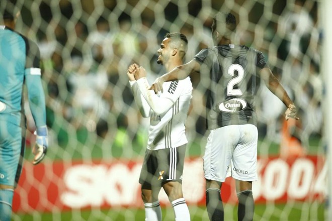 Coritiba ficou só no empate contra o Botafogo. | Marcelo Andrade/Gazeta do Povo