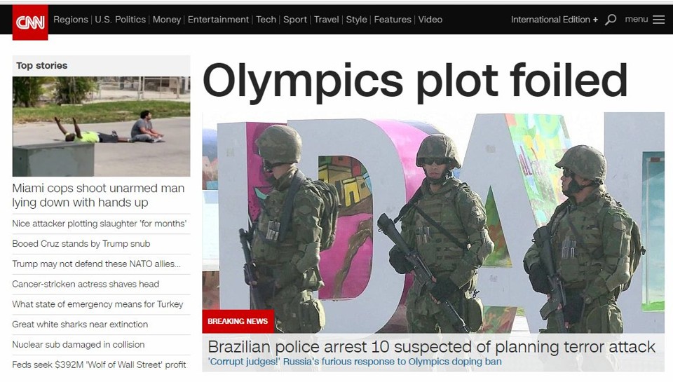 O site da rede de tv americana CNN lançou um banner em vermelho (”breaking news‘’) no alto da página para destacar o noticiário sobre o tema. | /Reprodução