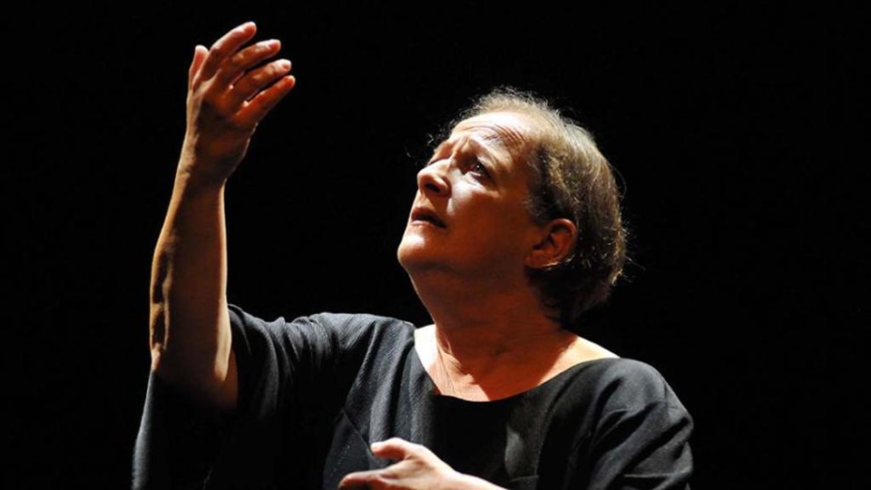 Morre, aos 61 anos, a atriz Claudete Pereira Jorge A atriz interpretando Medeia no canto 1 da Ilíada. | Gilson Camargo/Divulgação