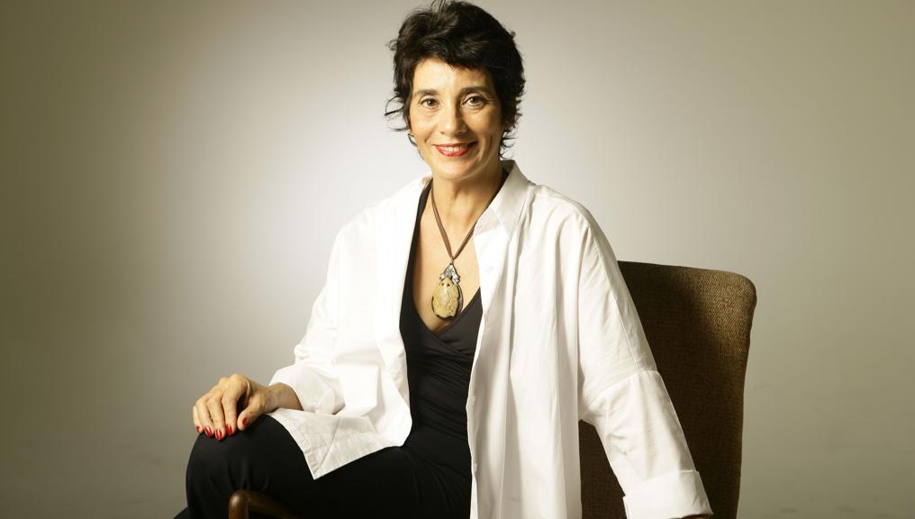 Assim como a protagonista, escritora tem uma mãe que se aproxima dos 100 anos. | Lailson Santos/Divulgação