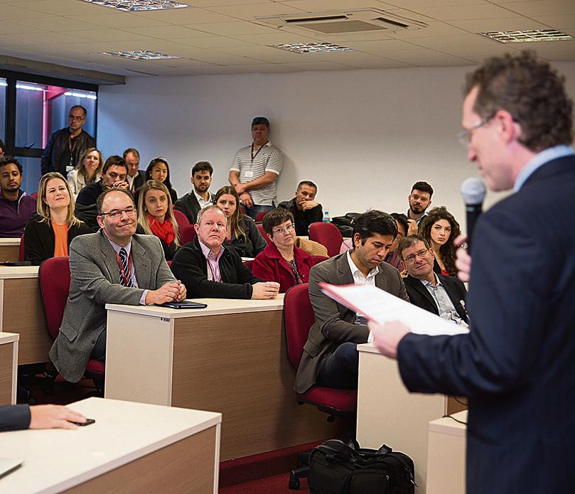 Coordenador e idealizador do hiPUC Bootcamp, Marcelo Pillonetto dá as boas-vindas aos participantes do evento, que começou nesta segunda | Edjane Madza/Divulgação