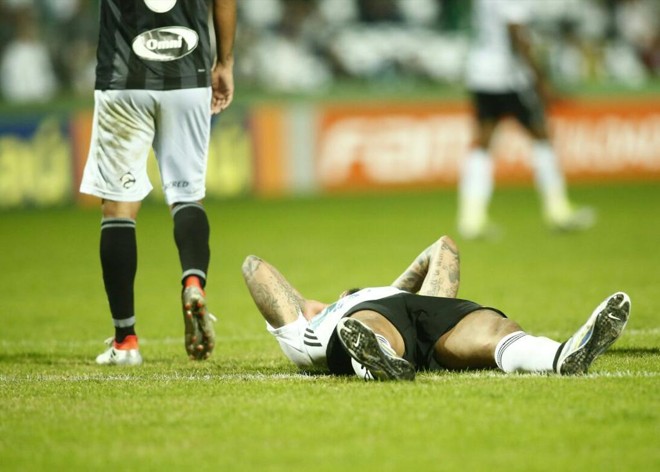 Kazim lamenta oportunidade perdida pelo Coritiba. | Marcelo Andrade/Gazeta do Povo