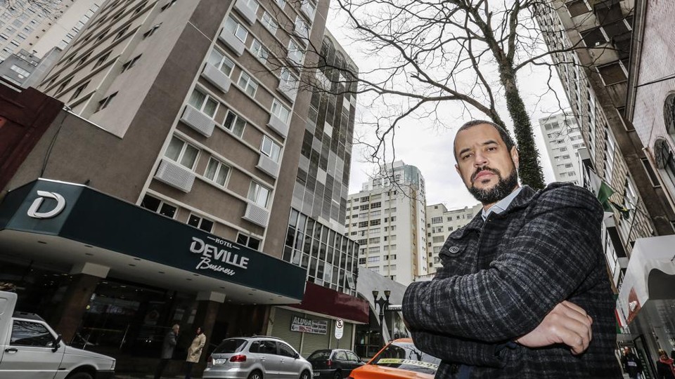 Alan Santos: Hotel Deville projeta economizar R$ 1,8 milhão com migração. | Jonathan Campos/Gazeta do Povo
