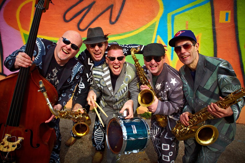 Banda canadense incorpora samba e funk em show de jazz
