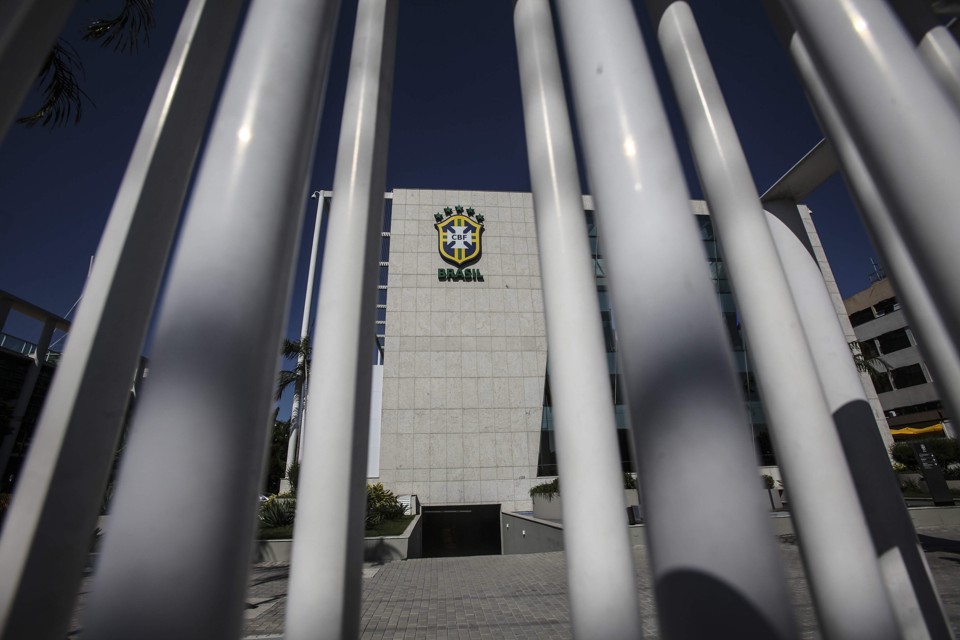 Atlético, Coritiba e Paraná assinam manifesto de clubes exigindo voz à CBF Clubes pedem participação nas decisões, hoje nas mãos de Marco Polo Del Nero, presidente da CBF. | ANTONIO LACERDA/EFE