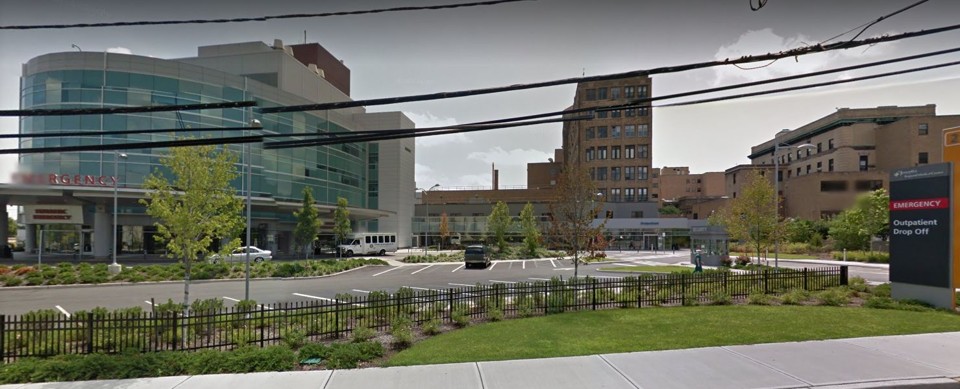 Emergência do St. Joseph’s Regional Medical Center, um hospital na cidade de Paterson, no estado americano de Nova Jersey | Reprodução/Google Street View