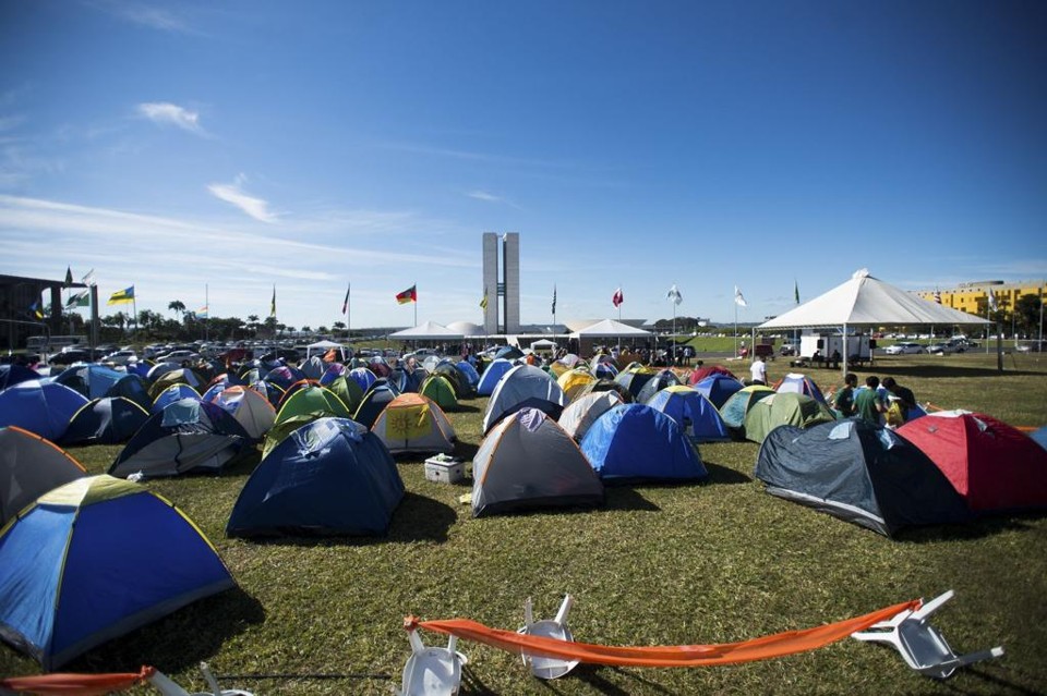 Manifestantes acampados diante do Congresso, em 2015: a favor da redução da maioridade penal. | Marcelo Camargo/Agência Brasil