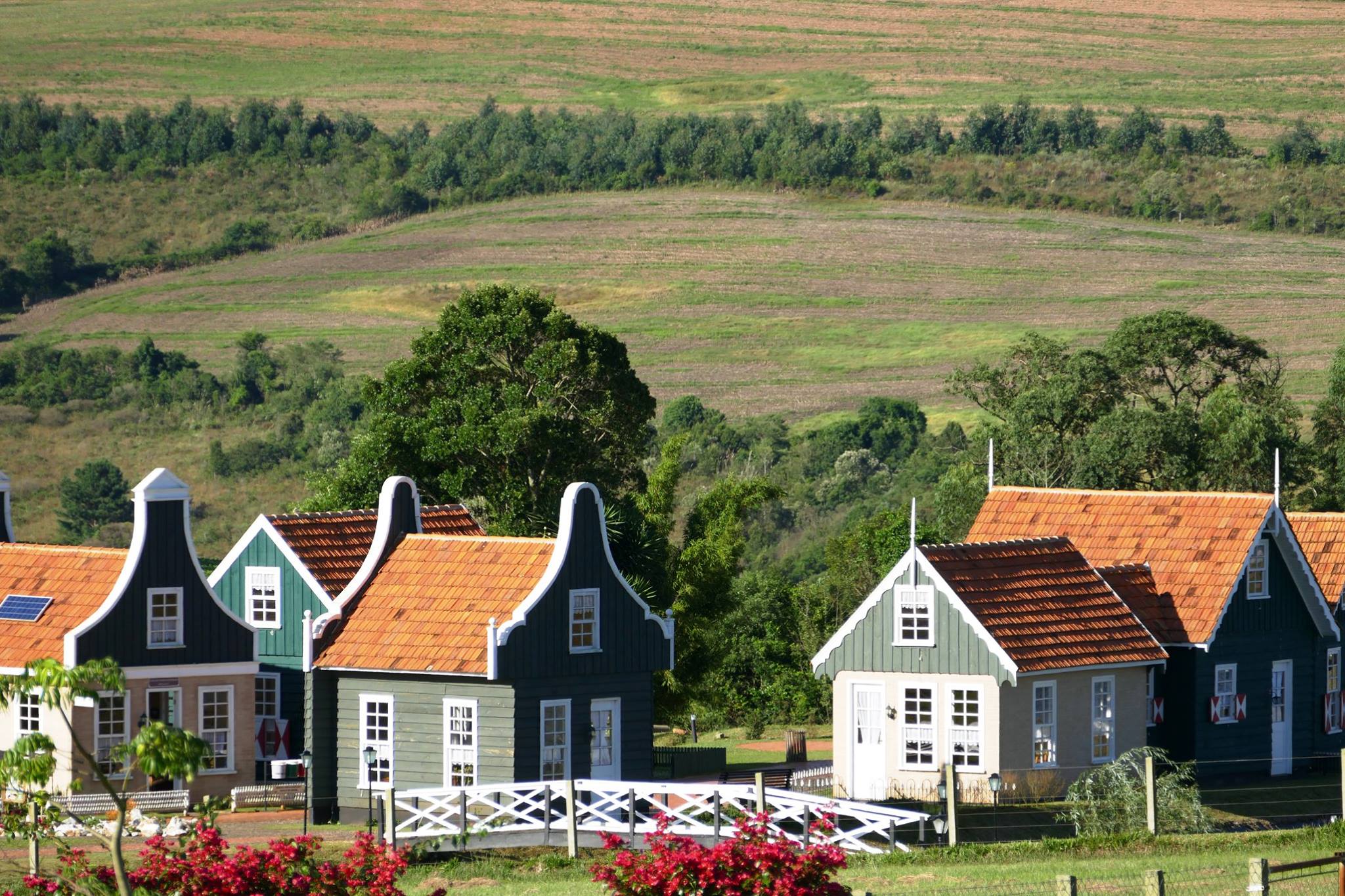 Carambeí abriga um dos maiores museus a céu aberto do Brasil. | Reprodução/Internet